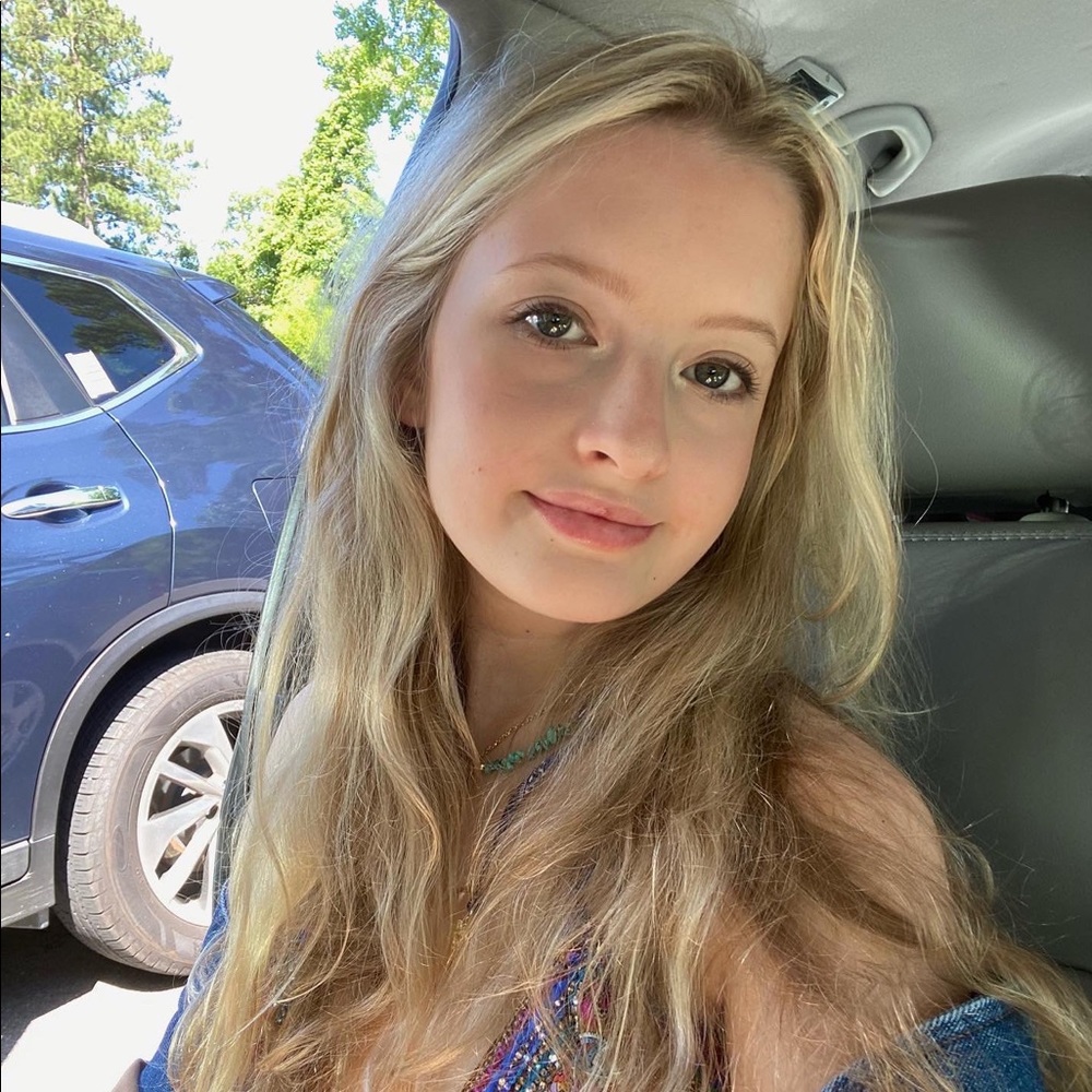 Meet your Posher, Ava